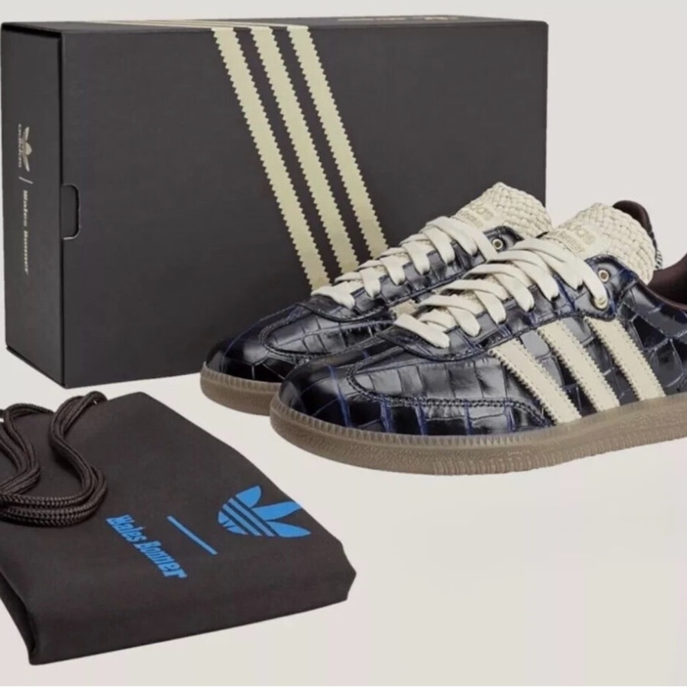 Adidas Blue Sneakers Iconic Low-Top Style